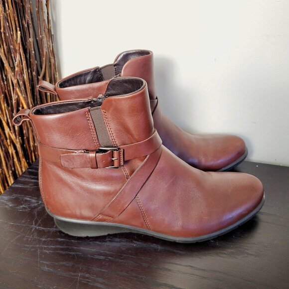 Ecco brown leather cross buckle wedge ankle boots. Size 41 (U.S. size 10-10.5) - Picture 1 of 5